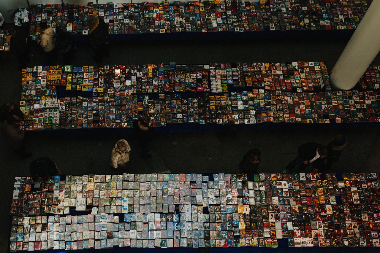 Copertina di un articolo con titoli di colonne sonore epiche e immagini di film iconici.