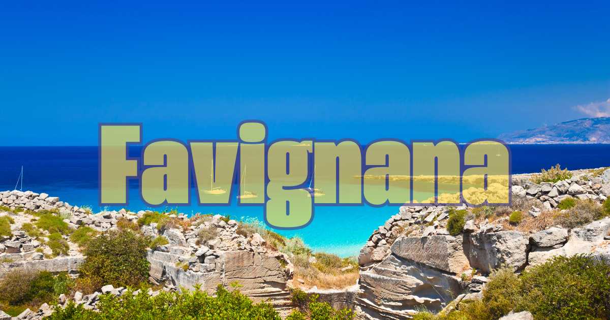 Vista di Favignana in primavera con alloggi disponibili per soggiorni ad aprile.